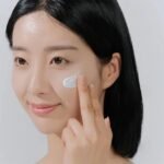 ⁦SKIN 1004 - Madagascar Centella Hyalu-Cica Water-Fit Sun Serum⁩ - الصورة ⁦5⁩